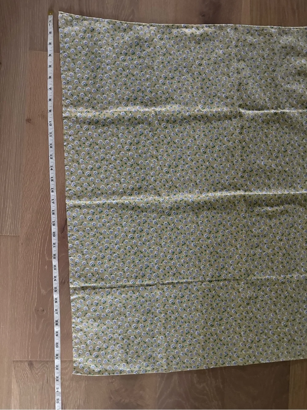 Floral Printed Vintage Small Table Cloth in Beige and Lavender